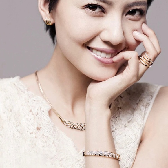 🍀New Austrian crystal Gold / Silver jewelry set. - Picture 8 of 14